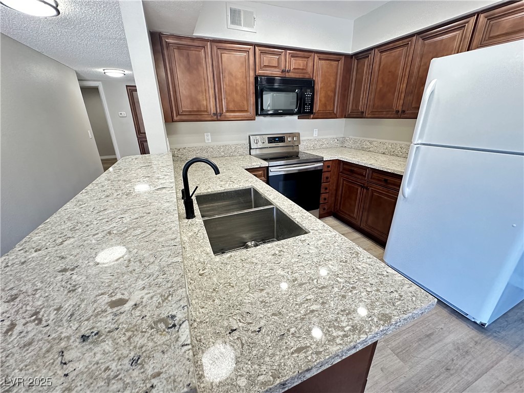 Henderson, Nevada 89014, United States, 2 Bedrooms Bedrooms, ,2 BathroomsBathrooms,Residential,Active,179942