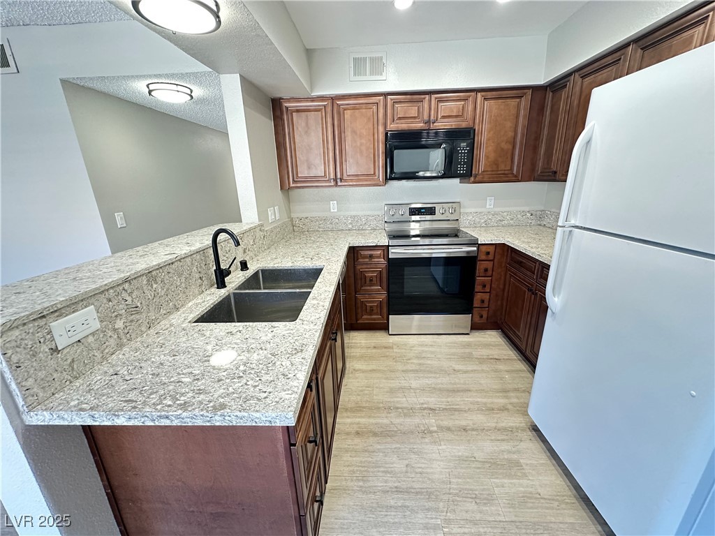 Henderson, Nevada 89014, United States, 2 Bedrooms Bedrooms, ,2 BathroomsBathrooms,Residential,Active,179942