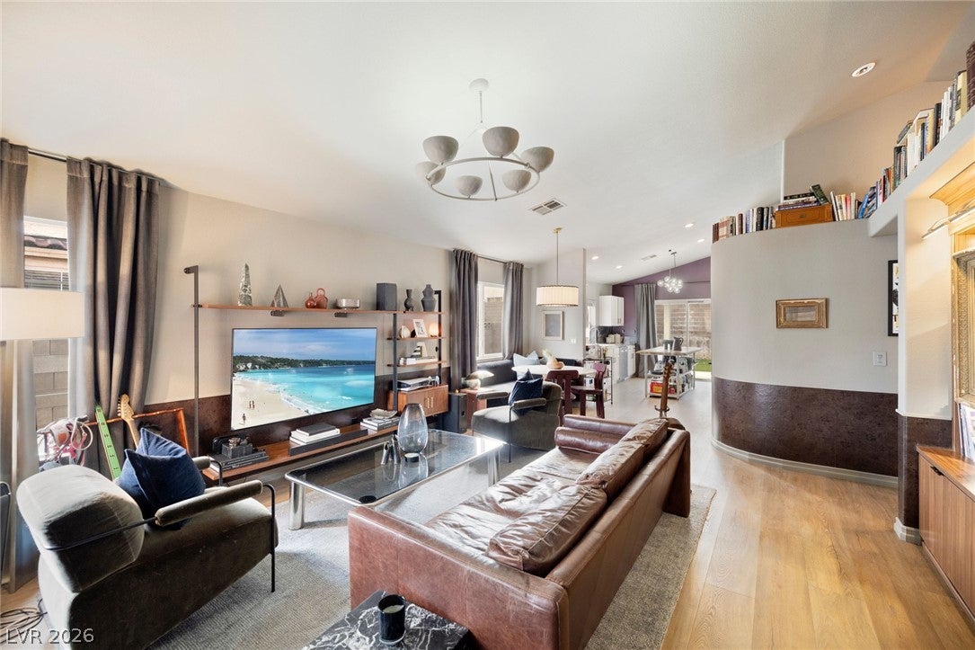 3561 Unique Way