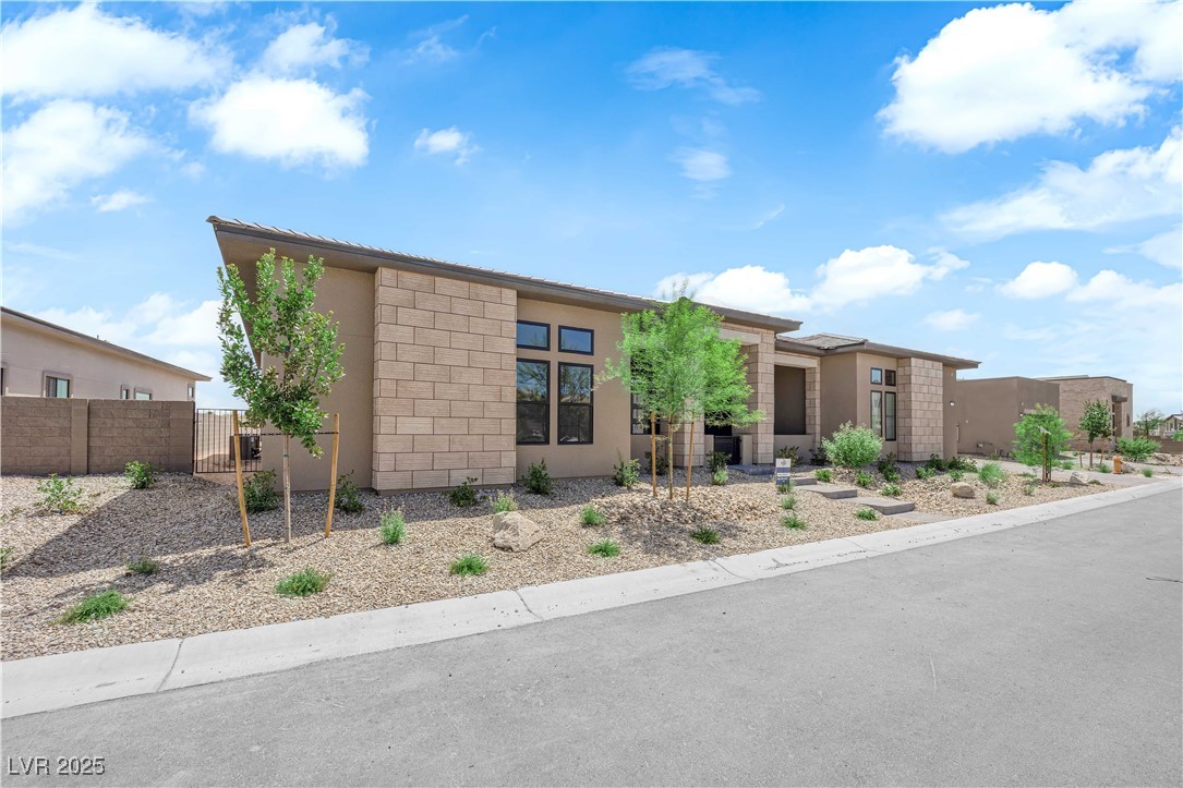 Properties 1 4778 Outlook Peak Street