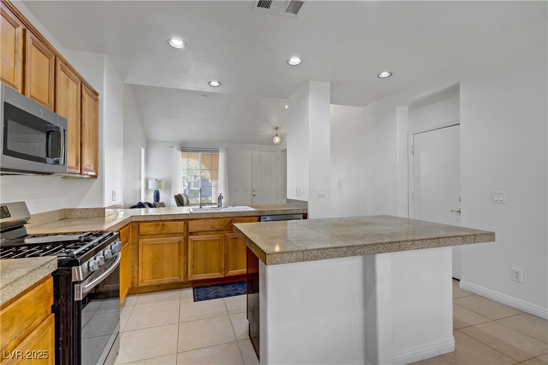 2851 Glistening Grove Avenue, Henderson, Nevada image 9