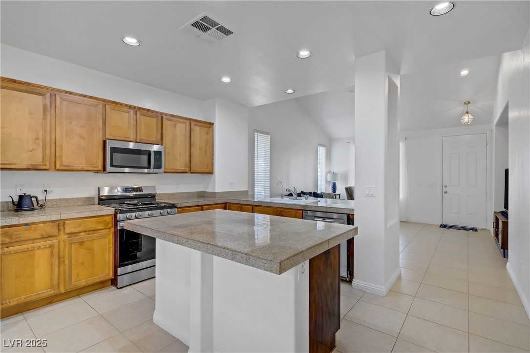 2851 Glistening Grove Avenue, Henderson, Nevada image 8