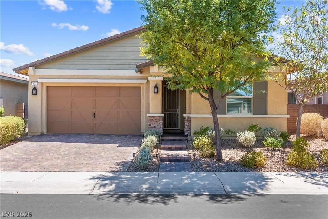 652 Longfeather Street
