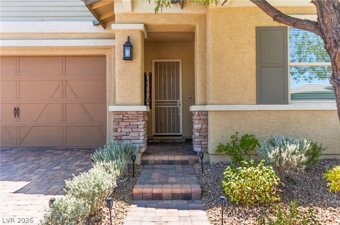 652 Longfeather Street
