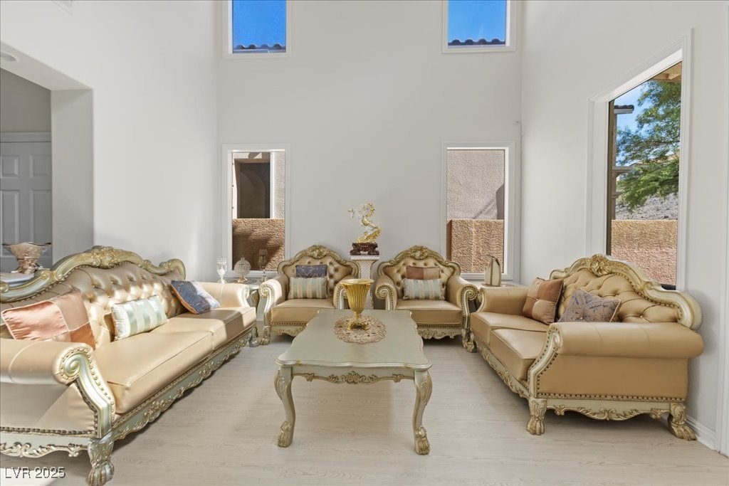 2901 Carmelo Drive