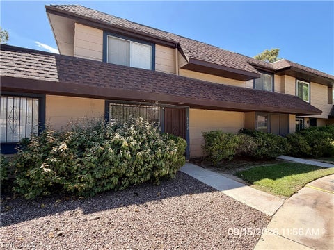 Townhouse For Rent - 6132 Meadowgrass Lane<br/> Las Vegas, NV 89103