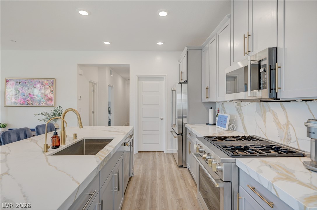 600 N Carriage Hill Drive 2084