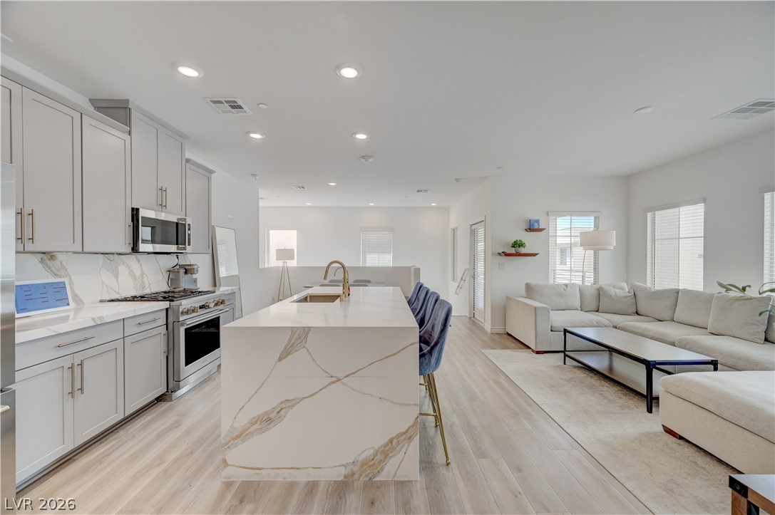 600 N Carriage Hill Drive 2084