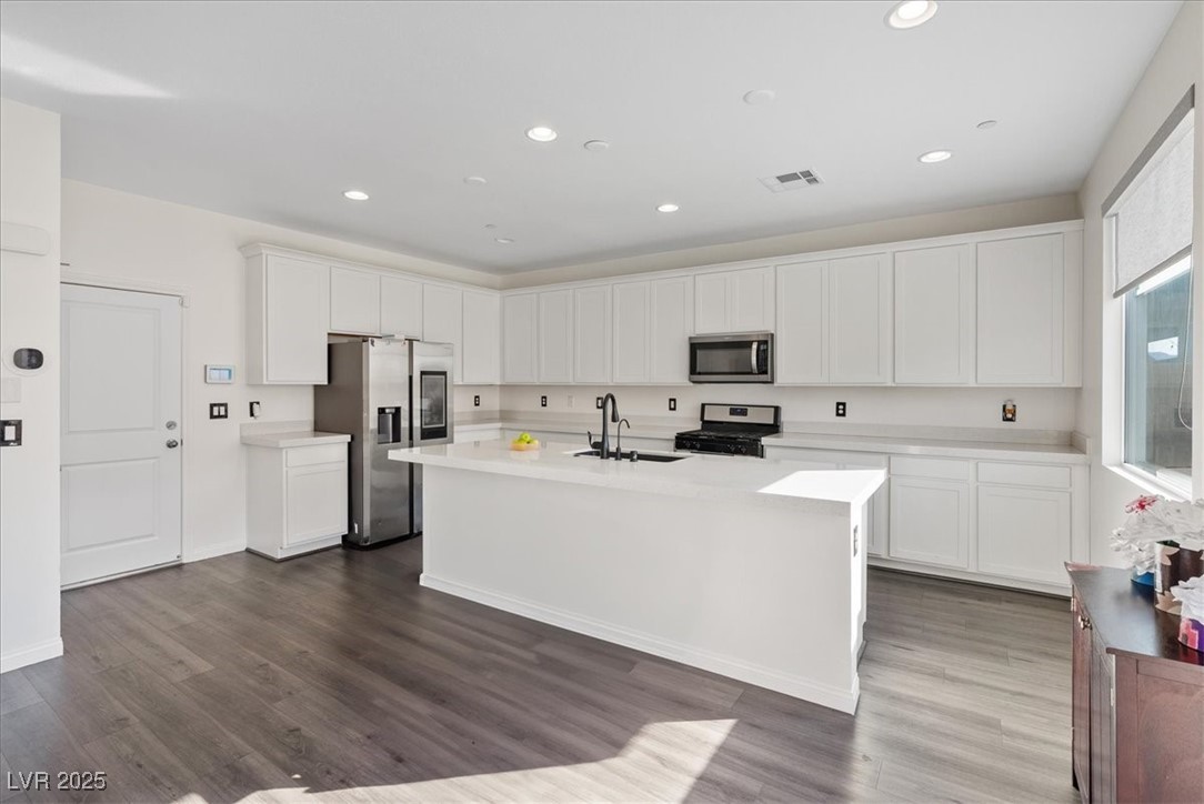 533 Sunny Pointe Street