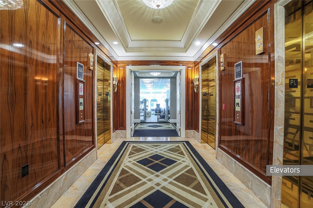 2000 FASHION SHOW Drive 5521