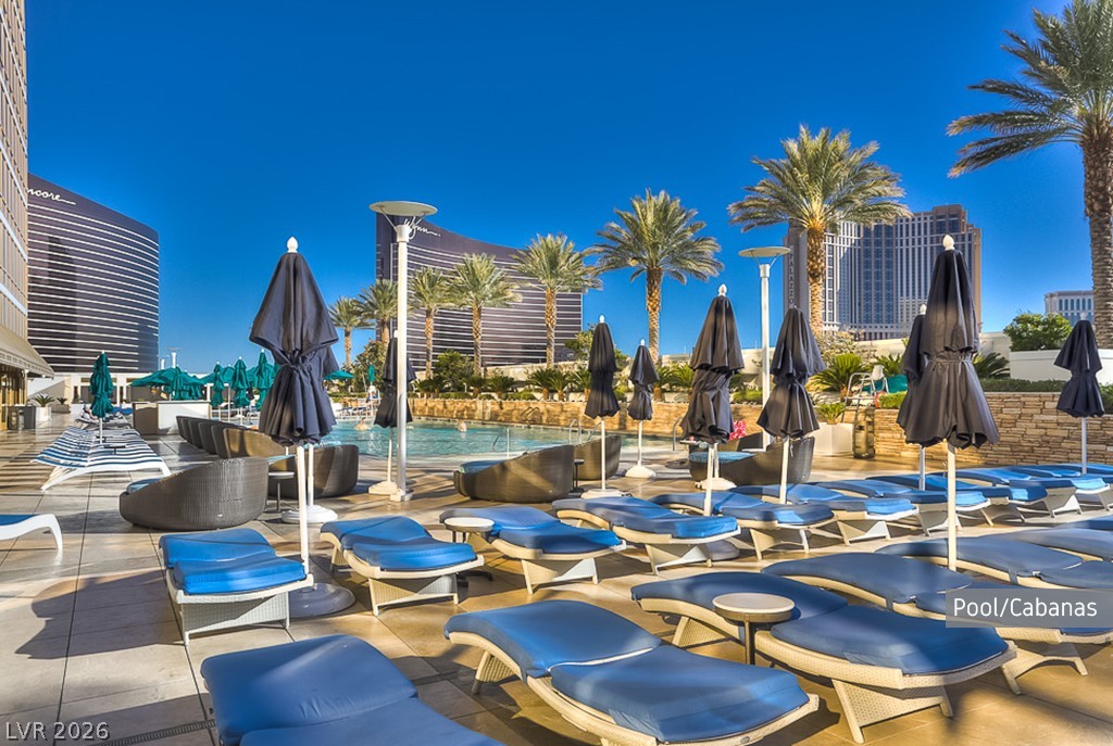 2000 FASHION SHOW Drive 5521