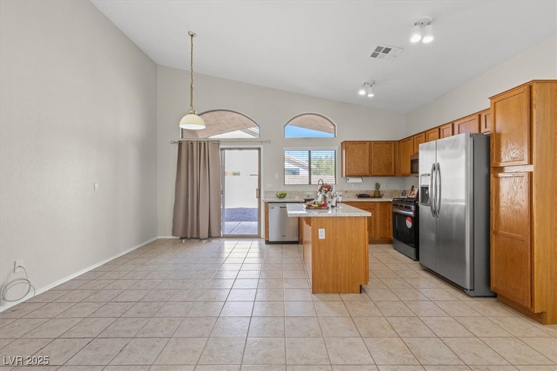 Las Vegas, Nevada 89130, United States, 3 Bedrooms Bedrooms, ,2 BathroomsBathrooms,Residential,Pending,83838