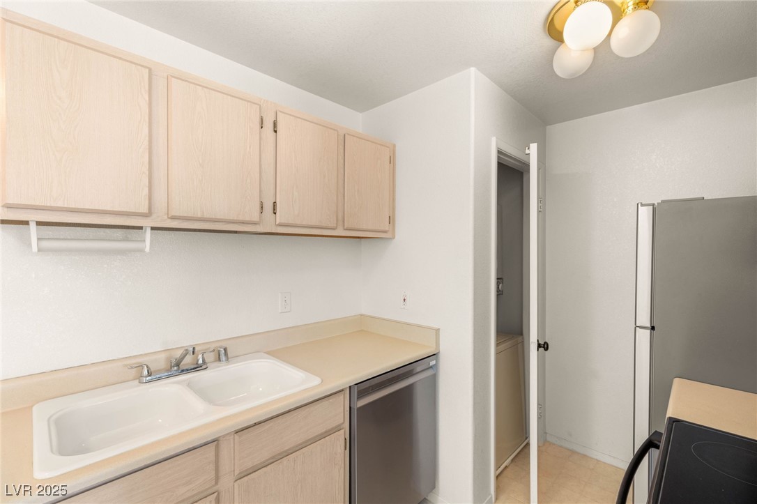 Las Vegas, Nevada 89118, United States, 1 Bedroom Bedrooms, ,1 BathroomBathrooms,Residential,Active,116141
