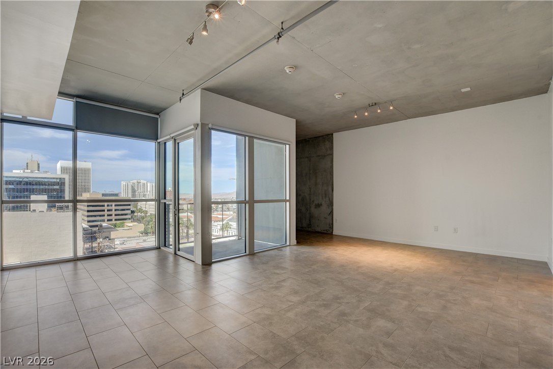 353 E Bonneville Avenue 904