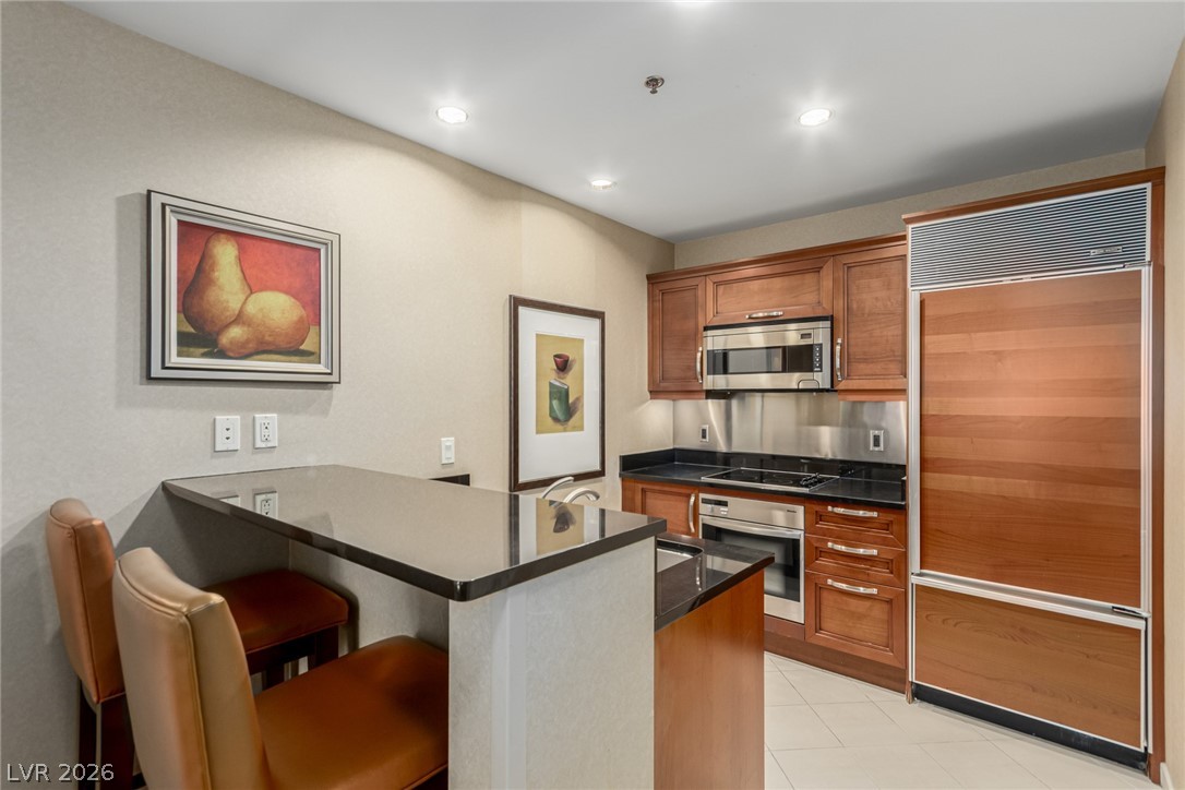 135 E Harmon Avenue 02702