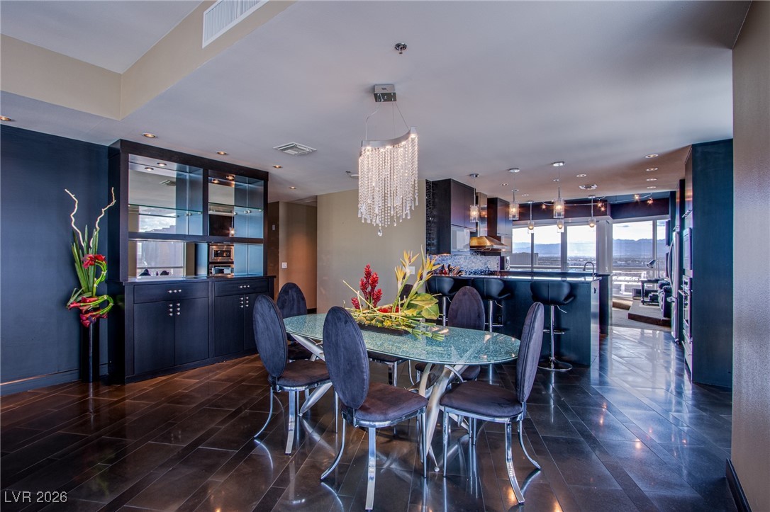 4525 Dean Martin Drive 2000