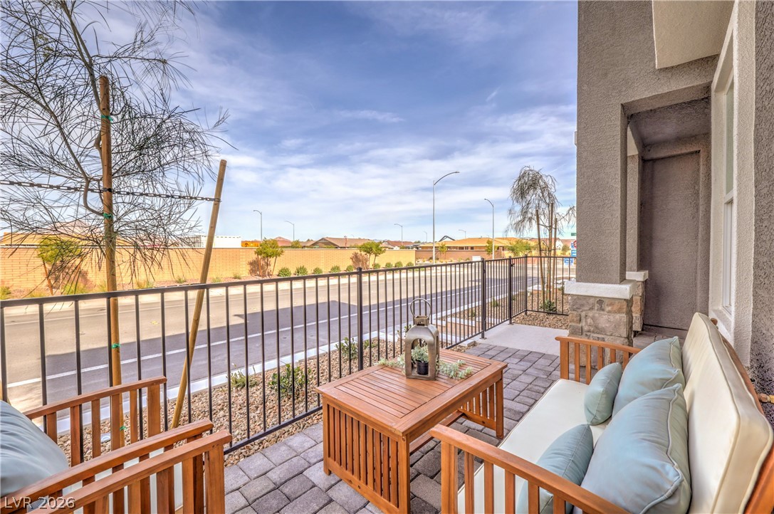 909 Violet Heron Street 986