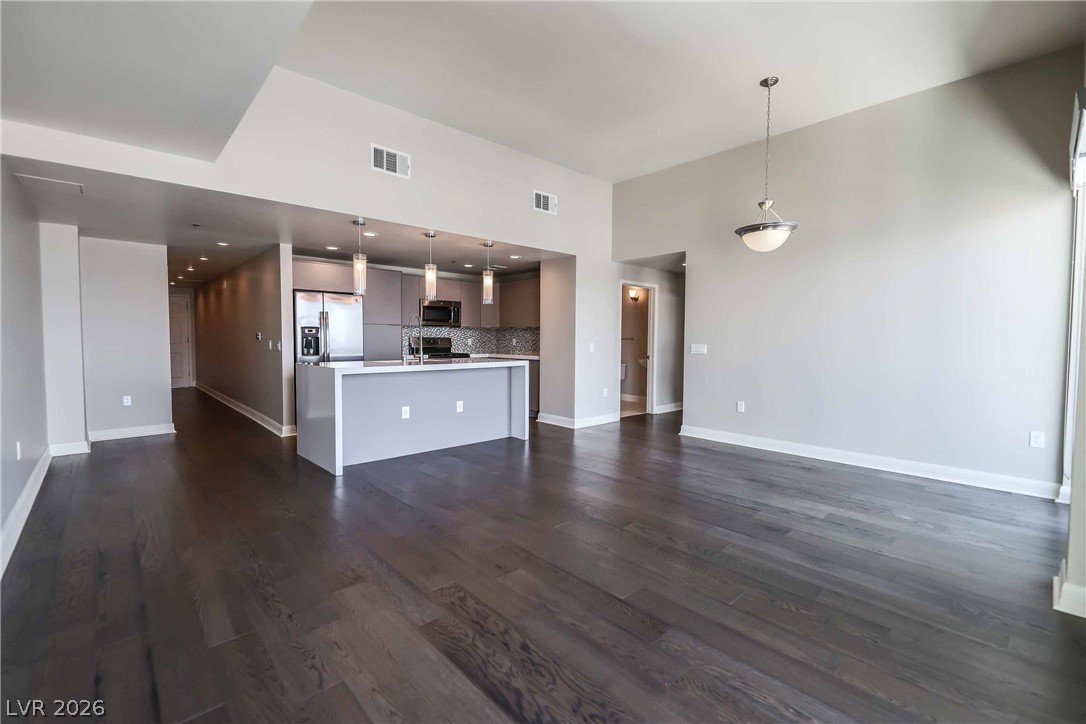 150 LAS VEGAS Boulevard 1211