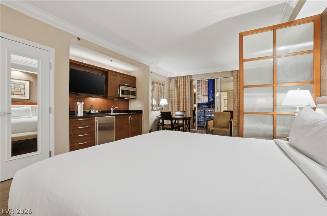 125 E Harmon Avenue 207