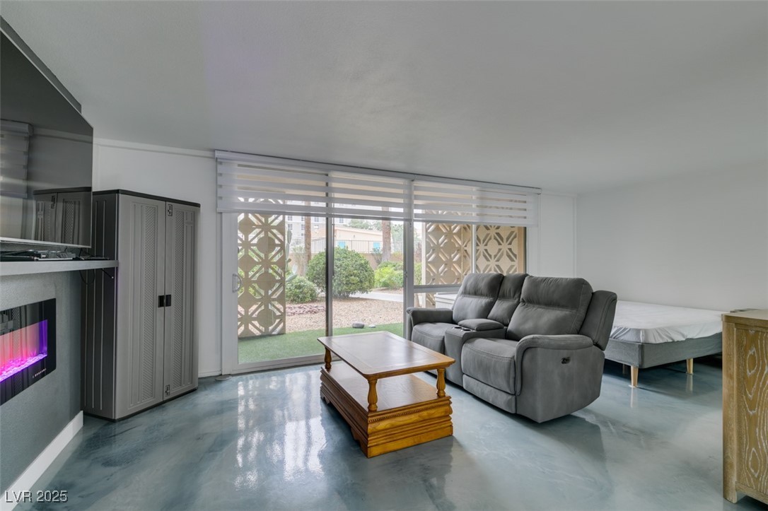 205 E Harmon Avenue 101