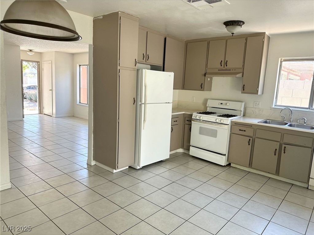 Las Vegas, Nevada 89142, United States, 3 Bedrooms Bedrooms, ,2 BathroomsBathrooms,Residential,Active,122893