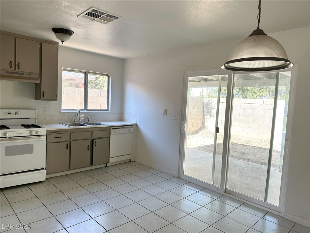 Las Vegas, Nevada 89142, United States, 3 Bedrooms Bedrooms, ,2 BathroomsBathrooms,Residential,Active,122893
