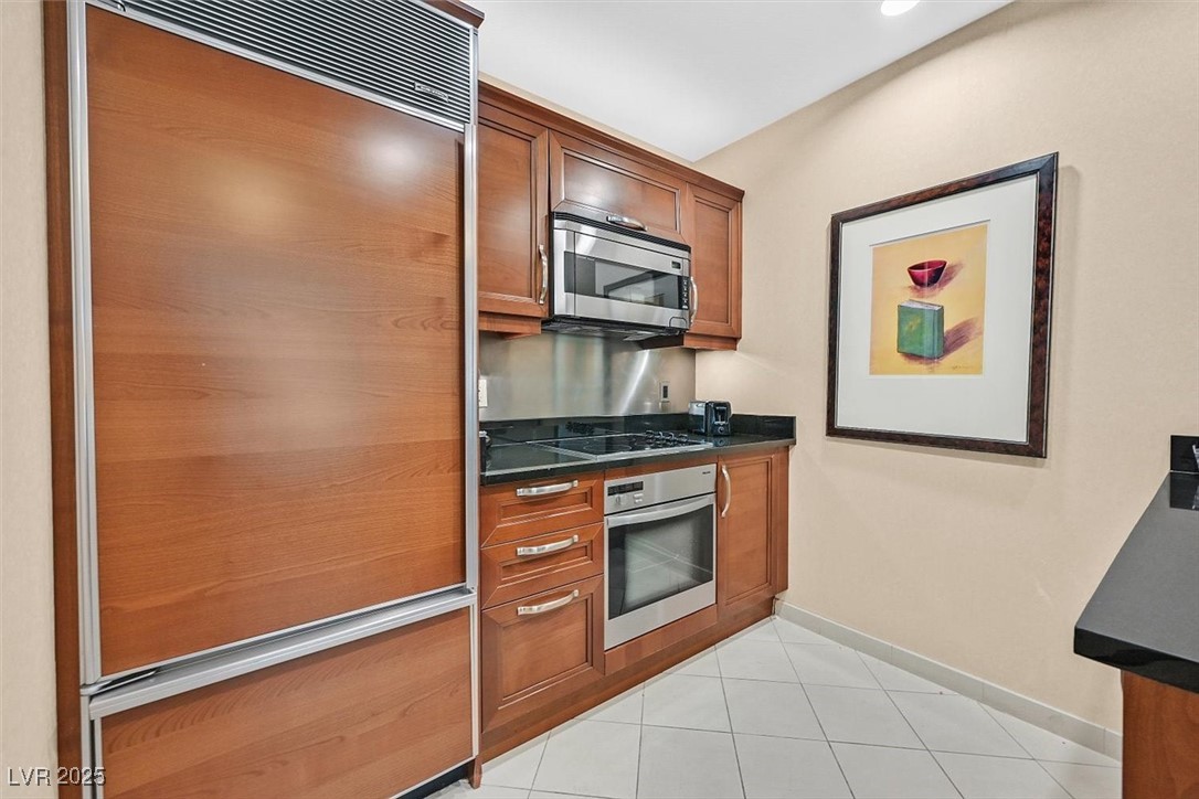 Las Vegas, Nevada 89109, United States, 1 Bedroom Bedrooms, ,2 BathroomsBathrooms,Residential,Active,145925