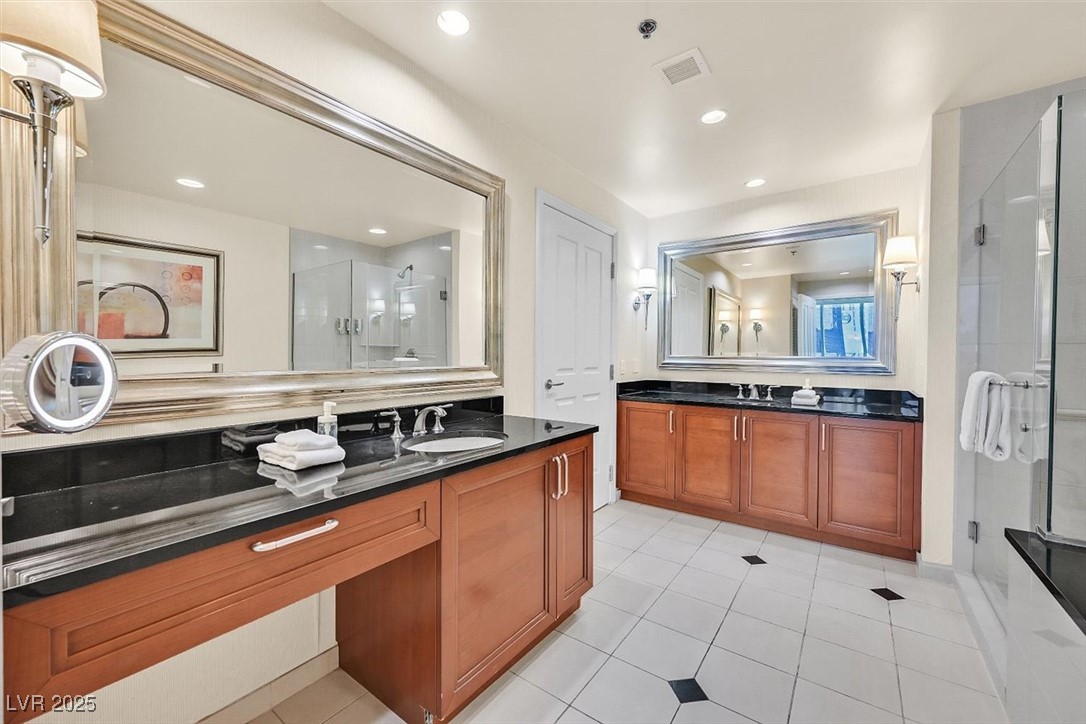 Las Vegas, Nevada 89109, United States, 1 Bedroom Bedrooms, ,2 BathroomsBathrooms,Residential,Active,145925