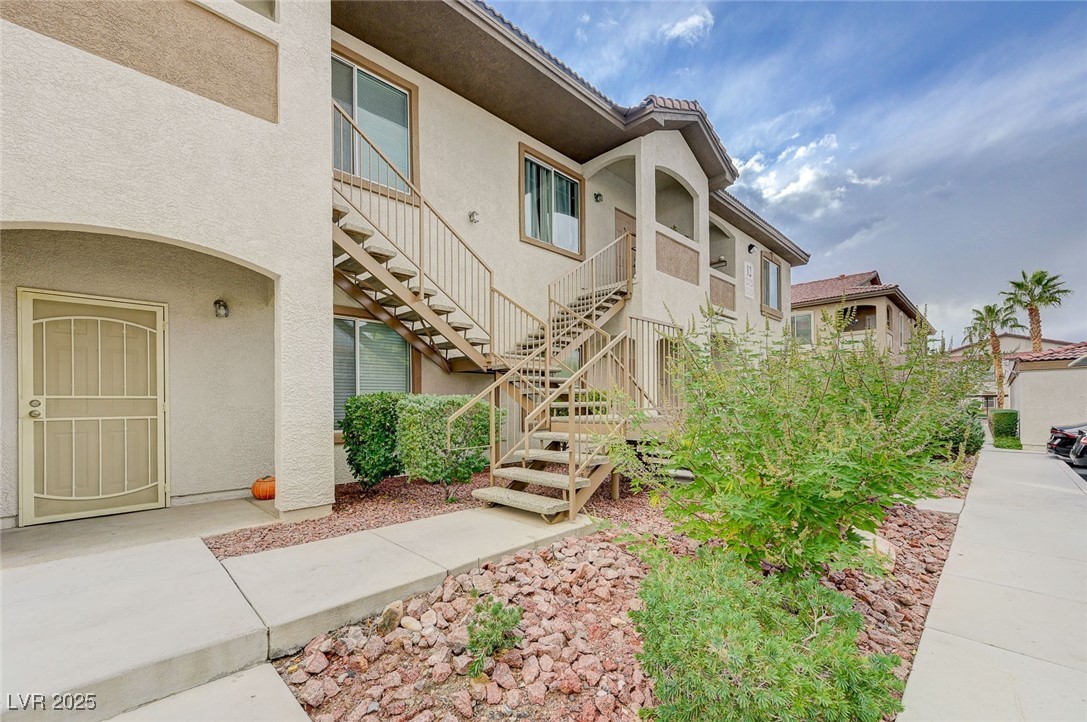 2305 W Horizon Ridge Parkway 1223