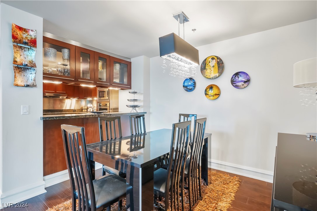 Las Vegas, Nevada 89109, United States, 2 Bedrooms Bedrooms, ,3 BathroomsBathrooms,Residential,Active,37844
