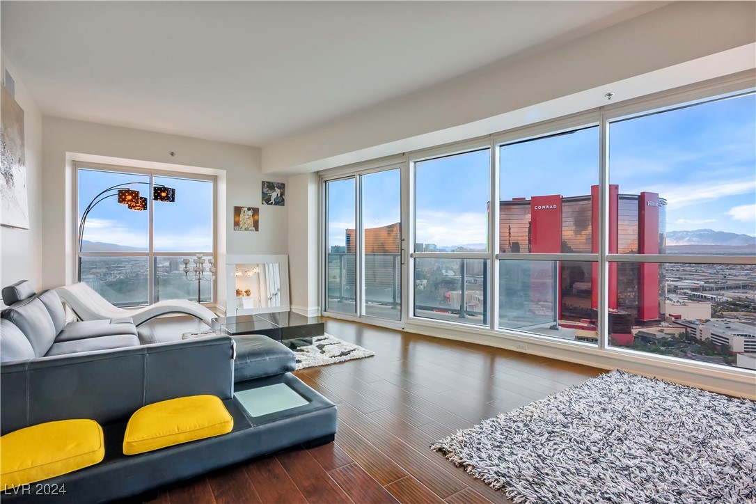 Las Vegas, Nevada 89109, United States, 2 Bedrooms Bedrooms, ,3 BathroomsBathrooms,Residential,Active,37844