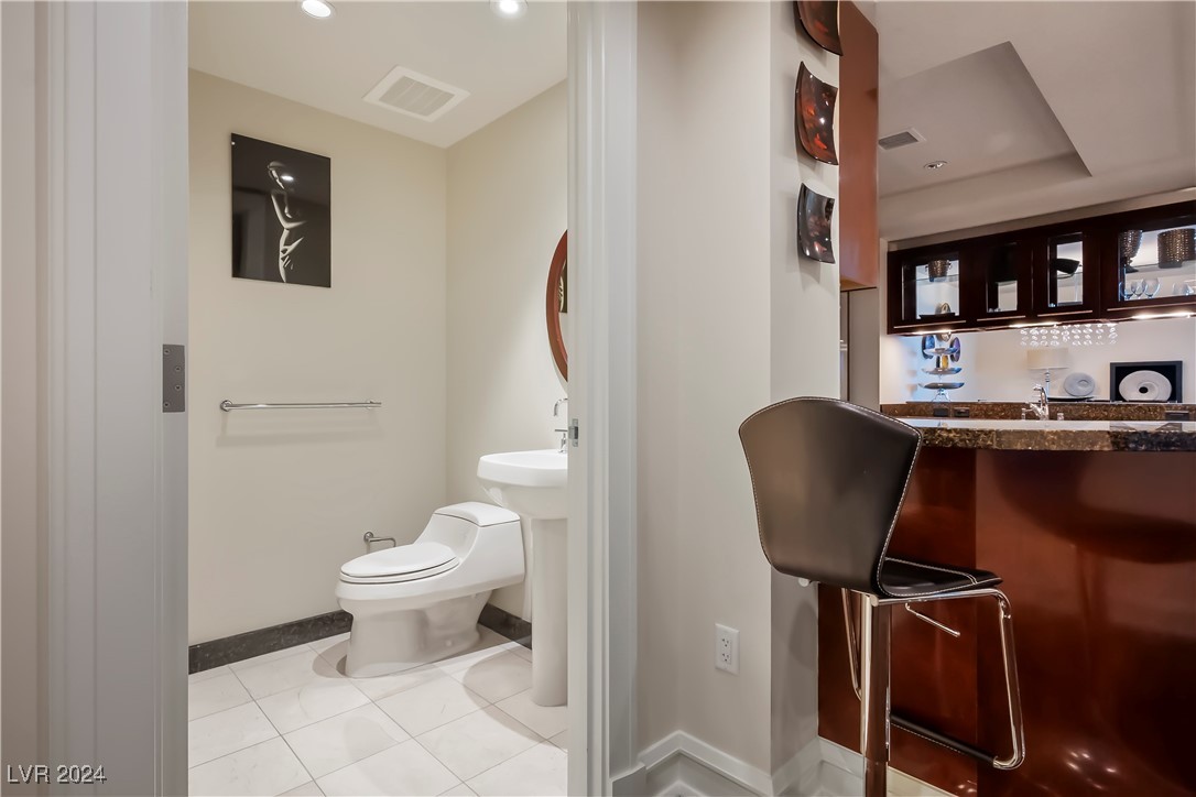 Las Vegas, Nevada 89109, United States, 2 Bedrooms Bedrooms, ,3 BathroomsBathrooms,Residential,Active,37844
