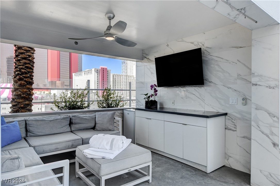 Las Vegas, Nevada 89109, United States, 2 Bedrooms Bedrooms, ,3 BathroomsBathrooms,Residential,Active,37844