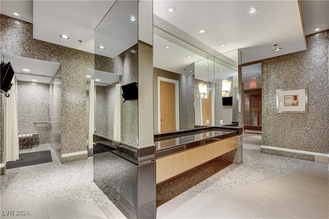 Las Vegas, Nevada 89109, United States, 2 Bedrooms Bedrooms, ,3 BathroomsBathrooms,Residential,Active,37844