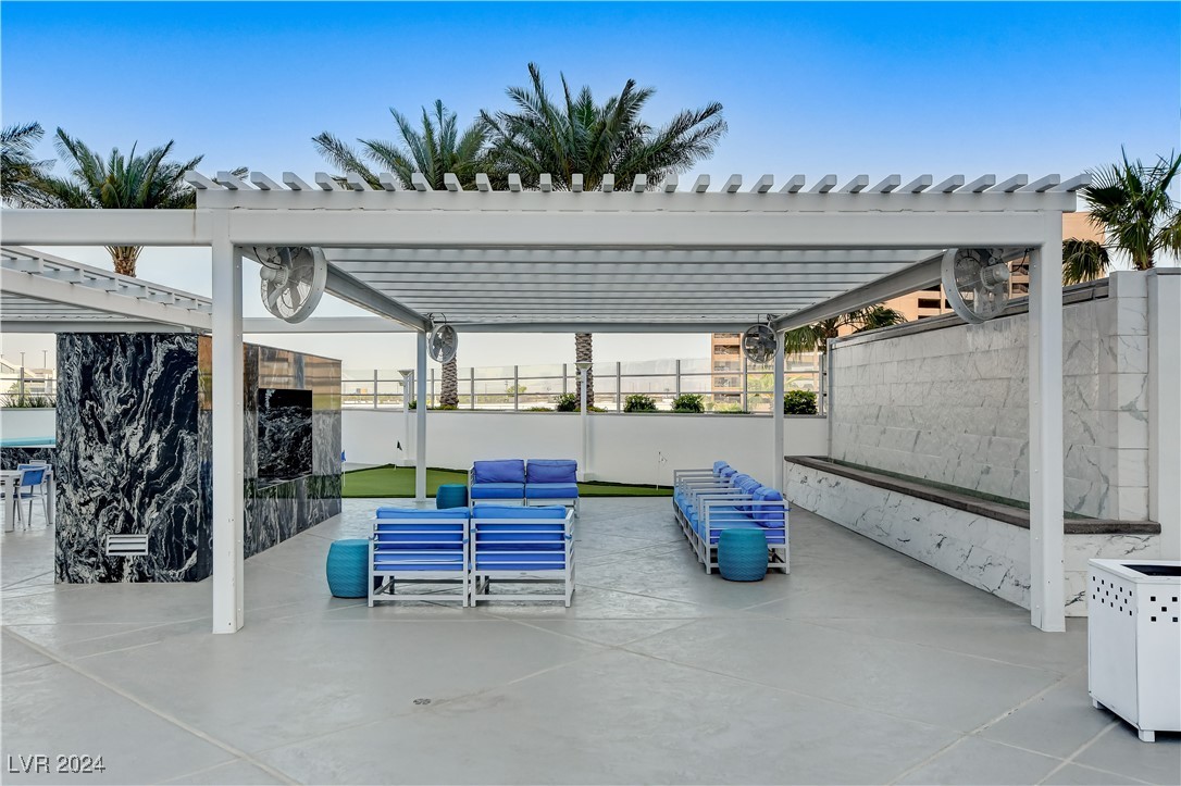 Las Vegas, Nevada 89109, United States, 2 Bedrooms Bedrooms, ,3 BathroomsBathrooms,Residential,Active,37844