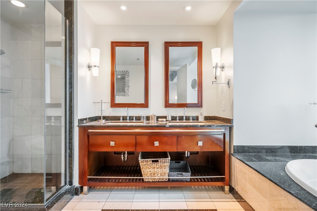 Las Vegas, Nevada 89109, United States, 2 Bedrooms Bedrooms, ,3 BathroomsBathrooms,Residential,Active,37844
