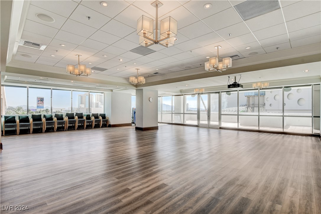 Las Vegas, Nevada 89109, United States, 2 Bedrooms Bedrooms, ,3 BathroomsBathrooms,Residential,Active,37844