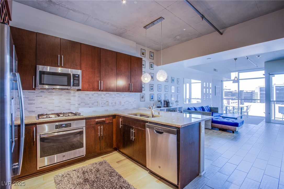 353 E Bonneville Avenue 905