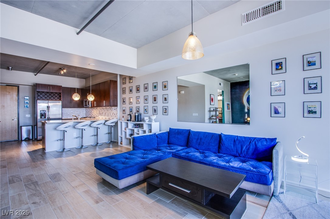 353 E Bonneville Avenue 905