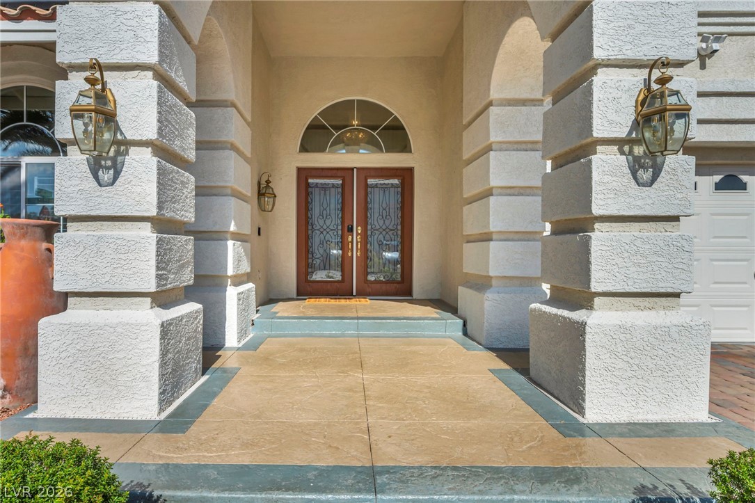 7624 Golden Lantern Court