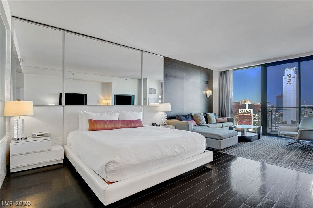 4381 W Flamingo Road 1206
