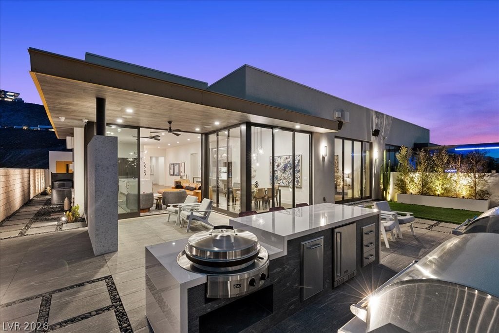 692 Scenic Cliff Drive