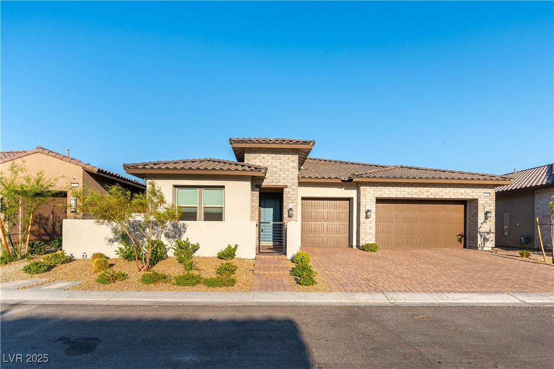 Properties 3 218 Vista Balla Avenue
