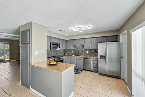 Townhouse For Sale - 572 Willow Green Drive<br/> Las Vegas, NV 89169