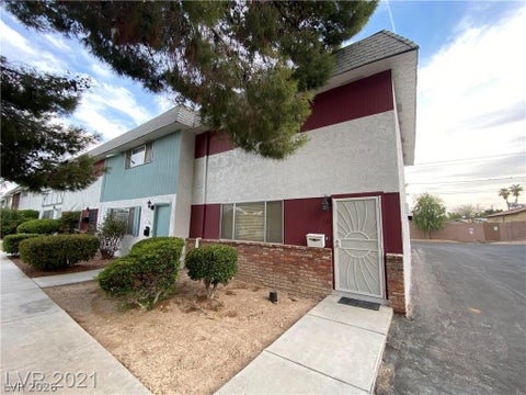 Townhouse For Sale - 727 Greenbriar Townhouse Way<br/> Las Vegas, NV 89121