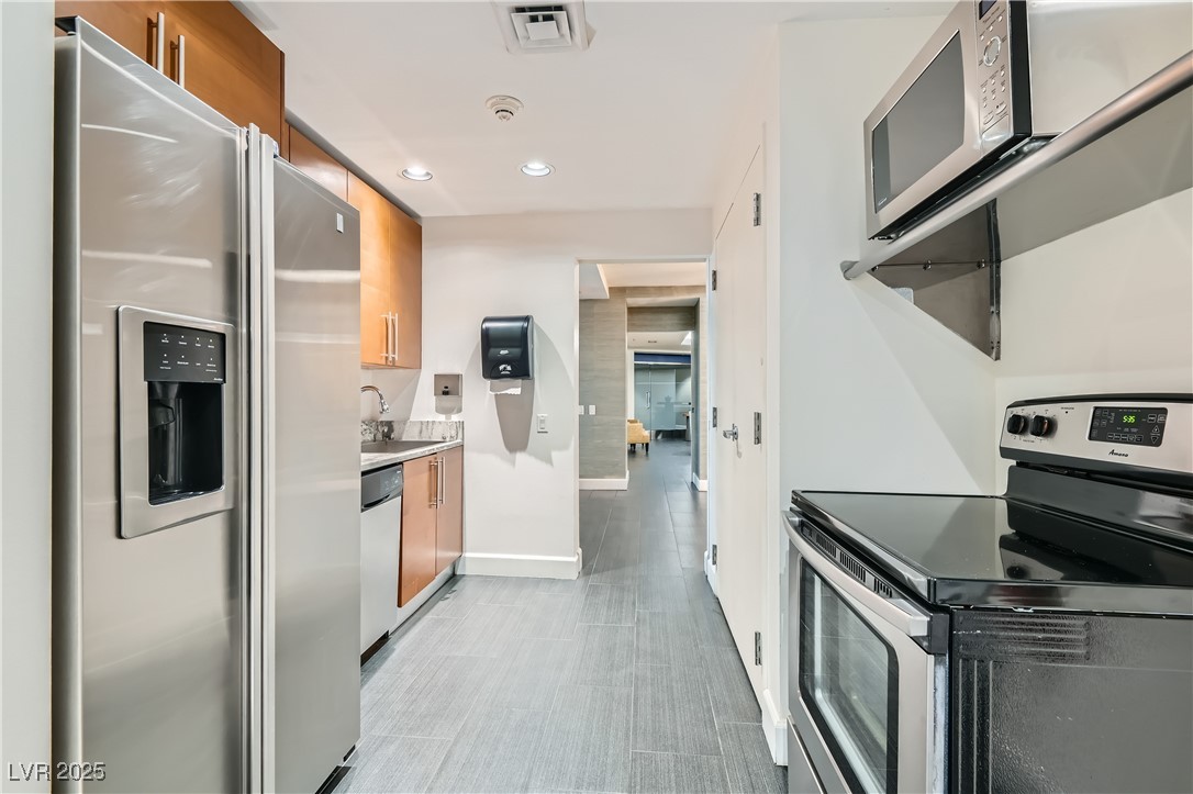 200 W Sahara Avenue 1102