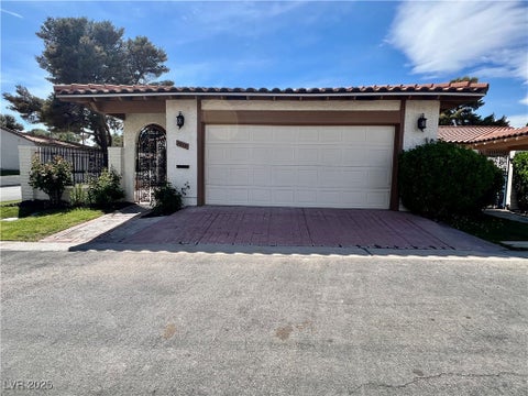 Photo of 1912 Plaza De La Cruz, Las Vegas, NV 89102 (MLS # 2667692)