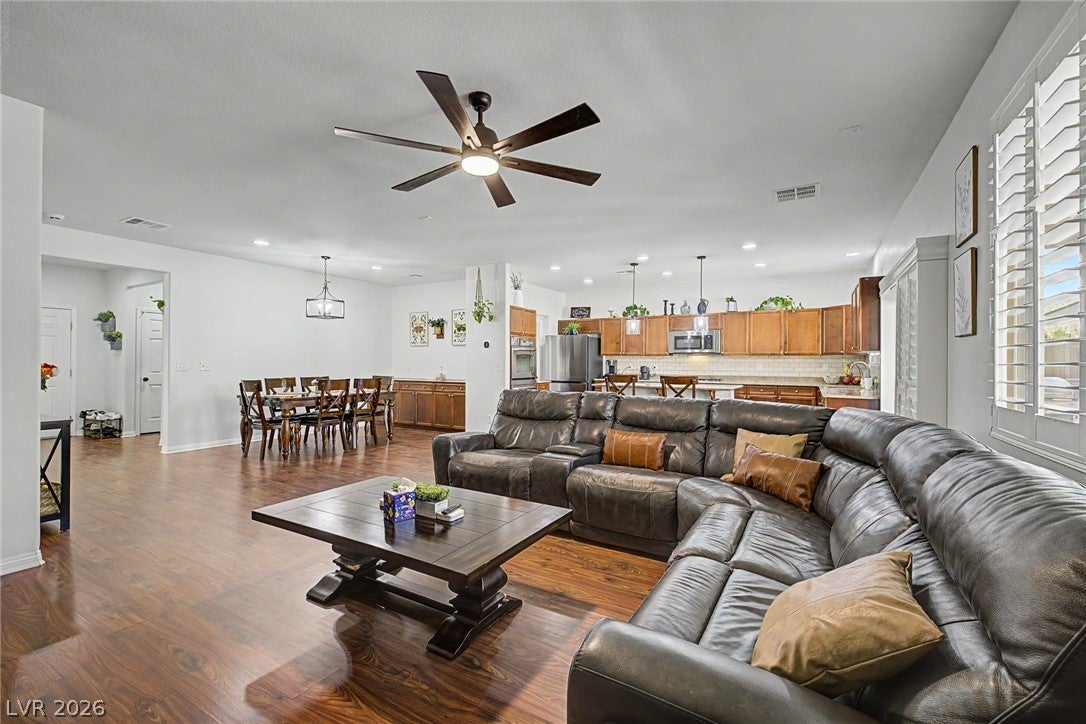 8221 Redbud Vine Street