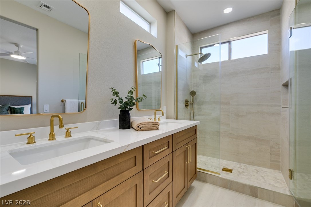 533 Kings Links Street