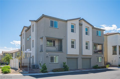 Townhouse For Sale - 2673 Champagne Gold Avenue<br/> Clark County, North Las Vegas, NV 89086